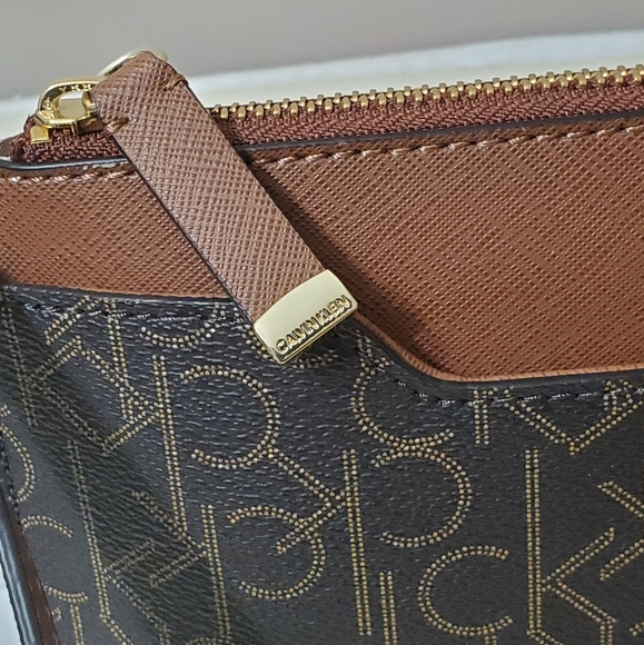 Large monogramme wristlet clutch - Picture 5 of 9